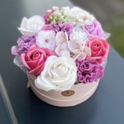 Romance Pastel – Coffret de fleurs en savon multicolores