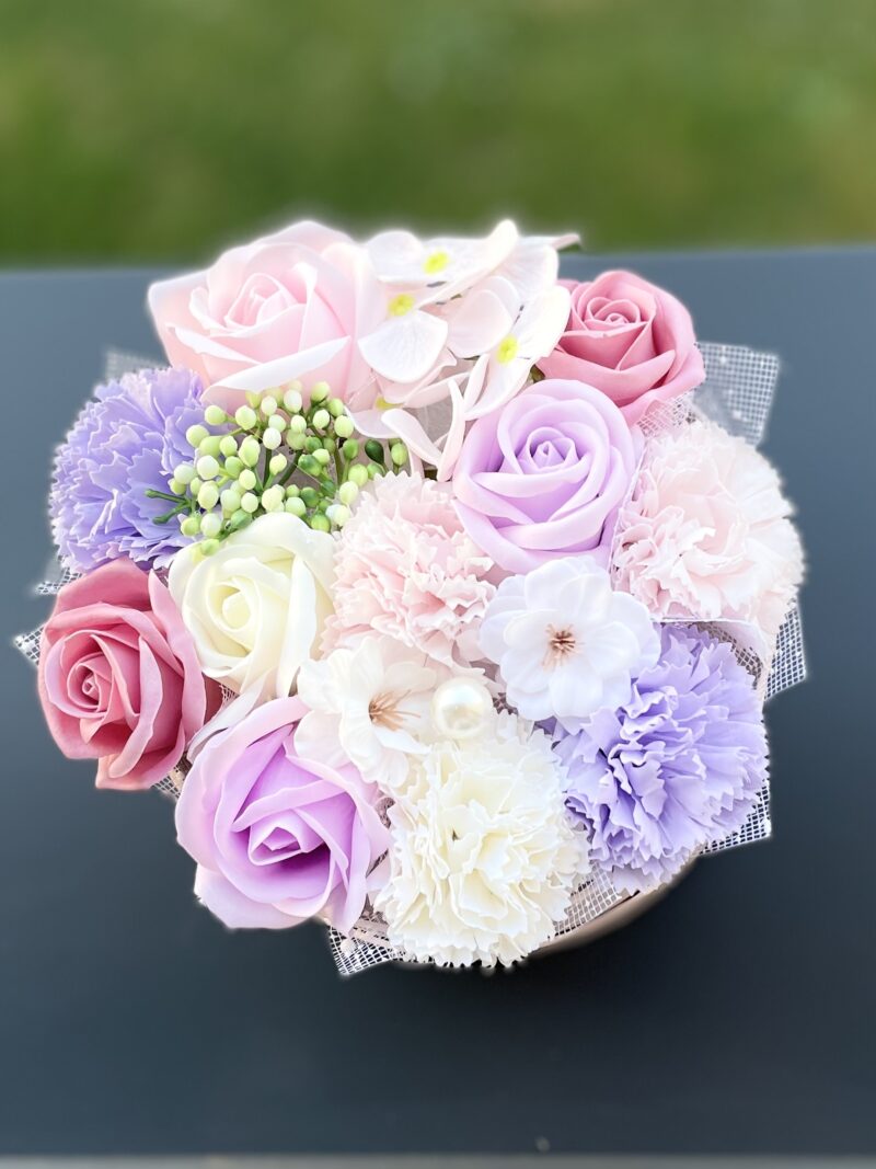 Boîte florale élégance pastel – Fleurs éternelles en savon