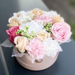 Boîte florale Douceur Vanille – Fleurs en savon