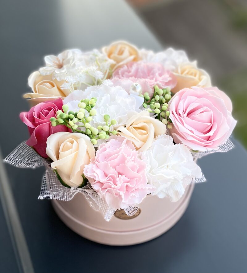 Boîte florale Douceur Vanille – Fleurs en savon