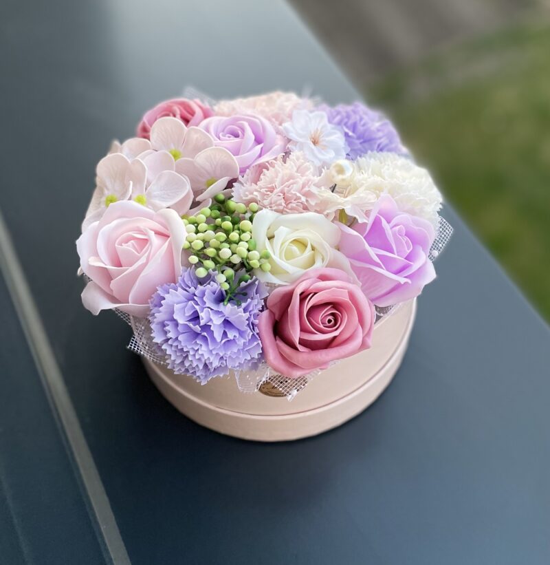 Boîte florale élégance pastel – Fleurs éternelles en savon – Image 2