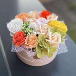 Boîte florale Éclat d’Été – Fleurs en savon