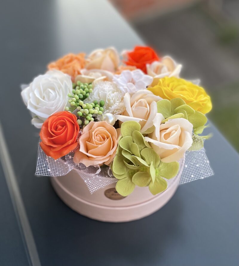 Boîte florale Éclat d’Été – Fleurs en savon