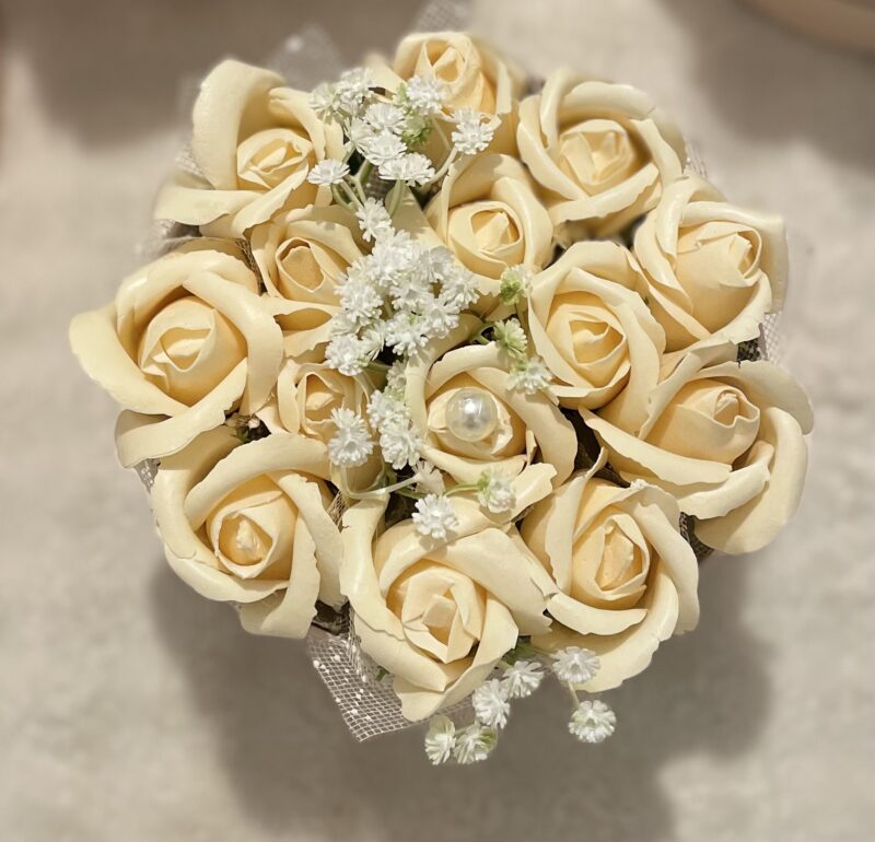 Boîte florale Élégance Ivoire – Fleurs en savon