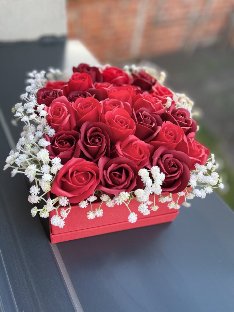Boîte florale Passion Éternelle – Roses en savon