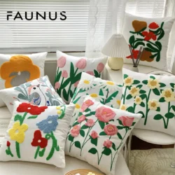 Housse de coussin brodée – Fleurs de Jardin
