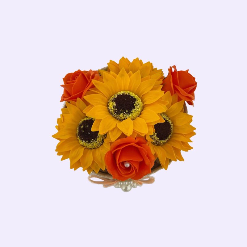 Panier fleuri en jute – Fleurs orange et tournesols – Image 3