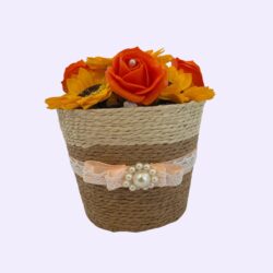 Panier fleuri en jute – Fleurs orange et tournesols
